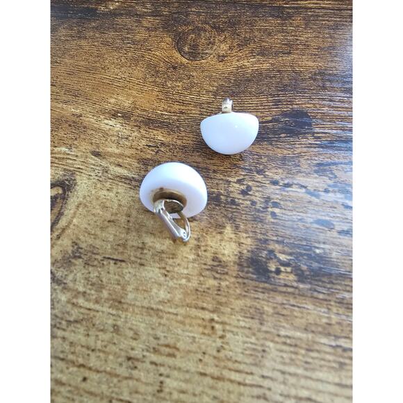 Vintage 1980s Clip On Stud Earrings Large Round White Plastic Retro - Picture 3 of 4